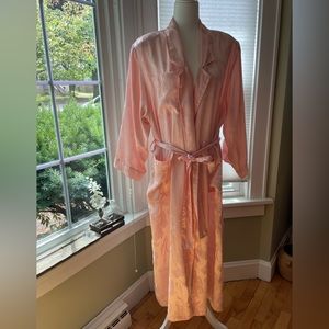 Vintage Victoria’s Secret Gold Label pink satiny robe size M/L made in Korea